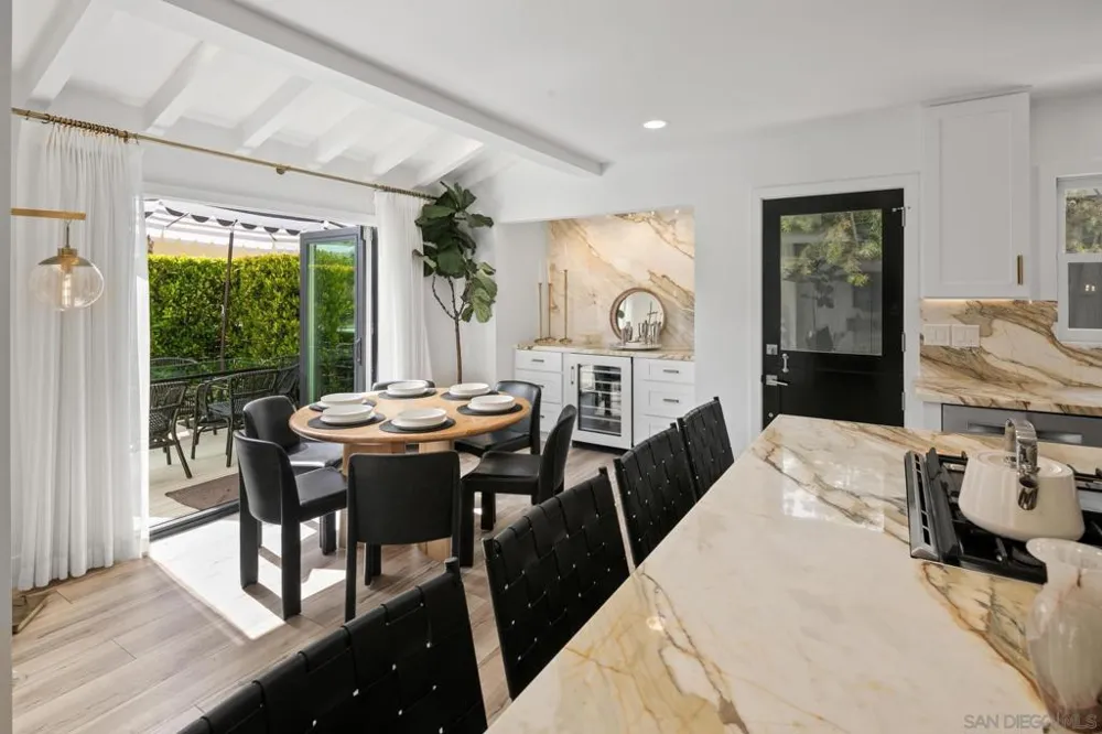 364 Pacific Ave Solana Beach, CA 92075