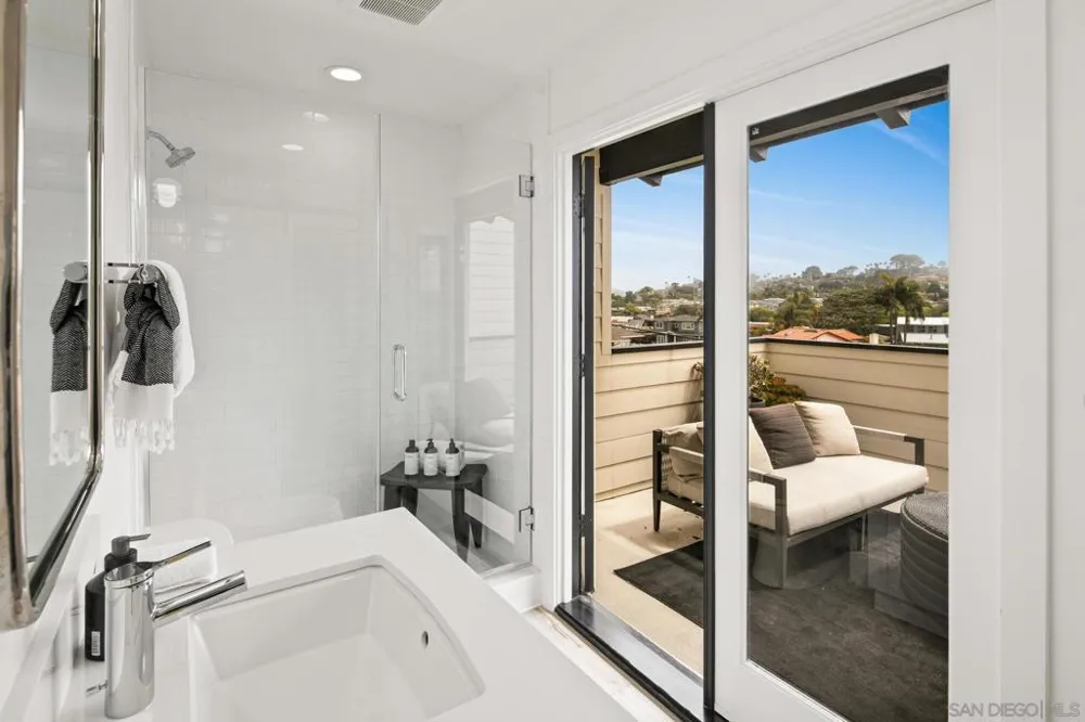364 Pacific Ave Solana Beach, CA 92075