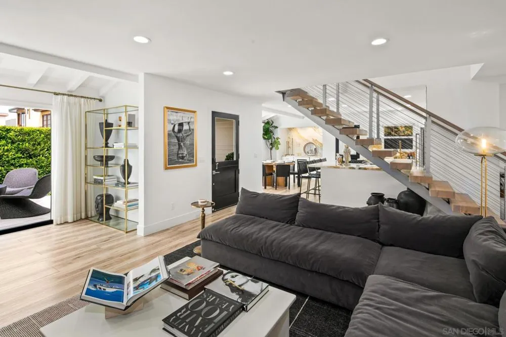 364 Pacific Ave Solana Beach, CA 92075