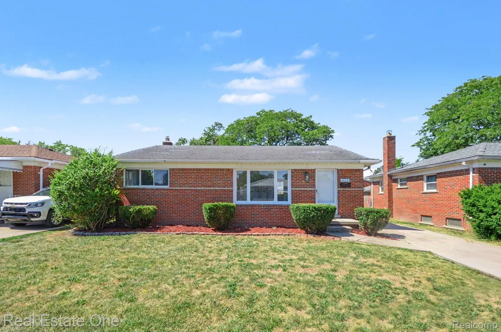 24337 Courtland Avenue Eastpointe City, MI 48021
