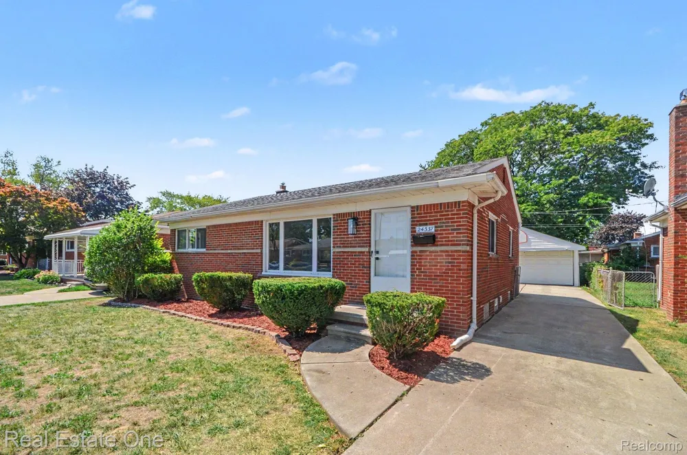 24337 Courtland Avenue Eastpointe City, MI 48021