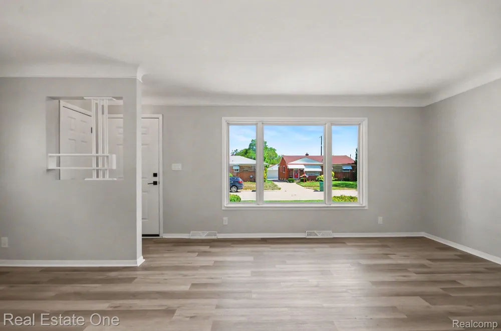 24337 Courtland Avenue Eastpointe City, MI 48021