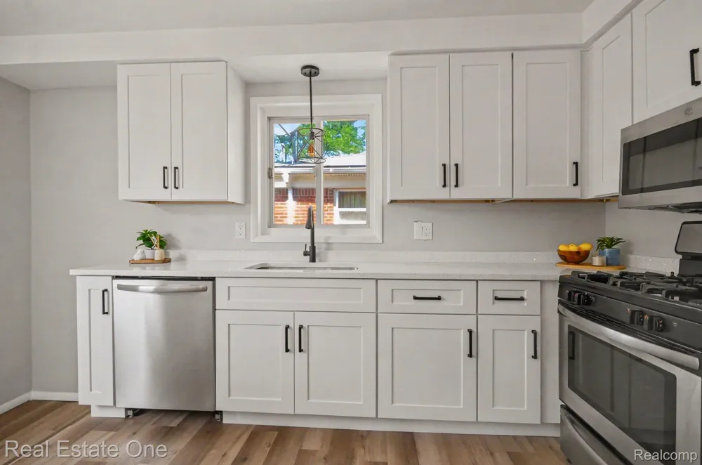 24337 Courtland Avenue Eastpointe City, MI 48021