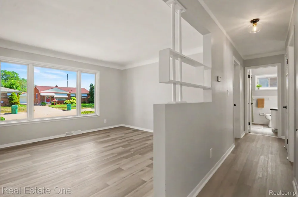 24337 Courtland Avenue Eastpointe City, MI 48021