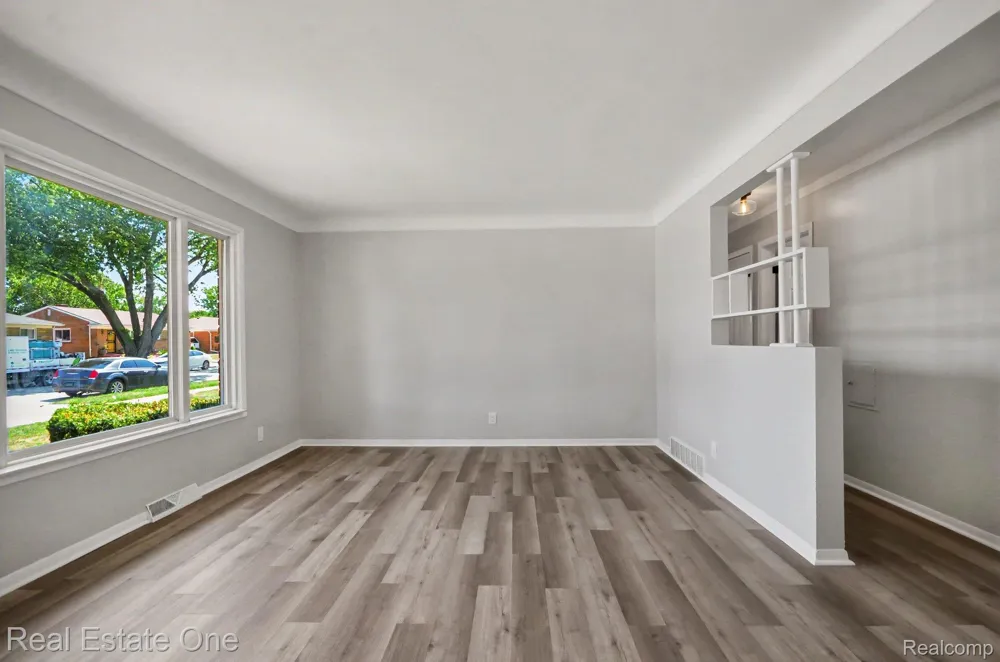24337 Courtland Avenue Eastpointe City, MI 48021
