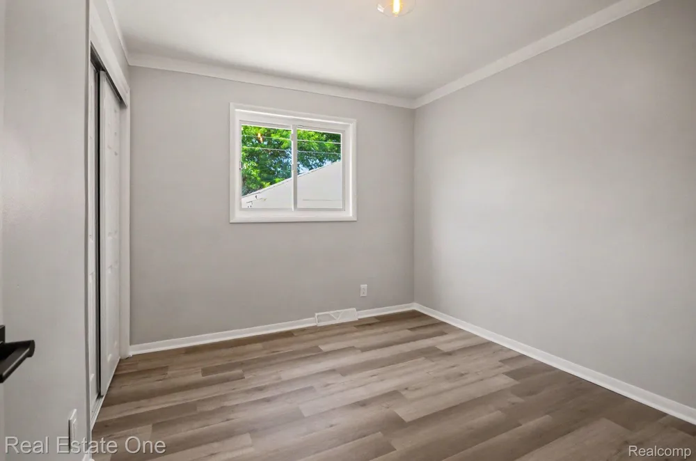 24337 Courtland Avenue Eastpointe City, MI 48021
