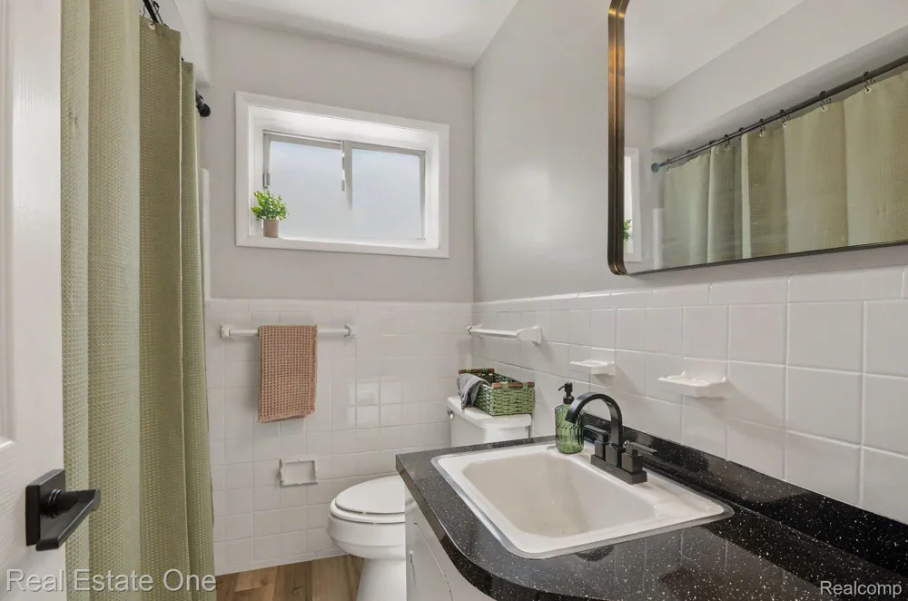 24337 Courtland Avenue Eastpointe City, MI 48021