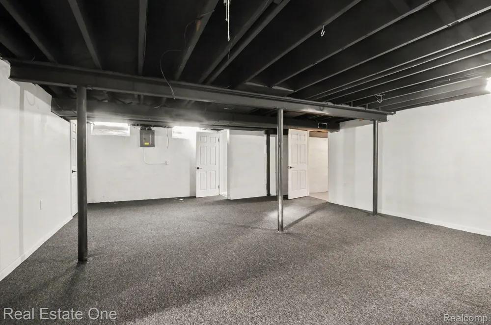 24337 Courtland Avenue Eastpointe City, MI 48021