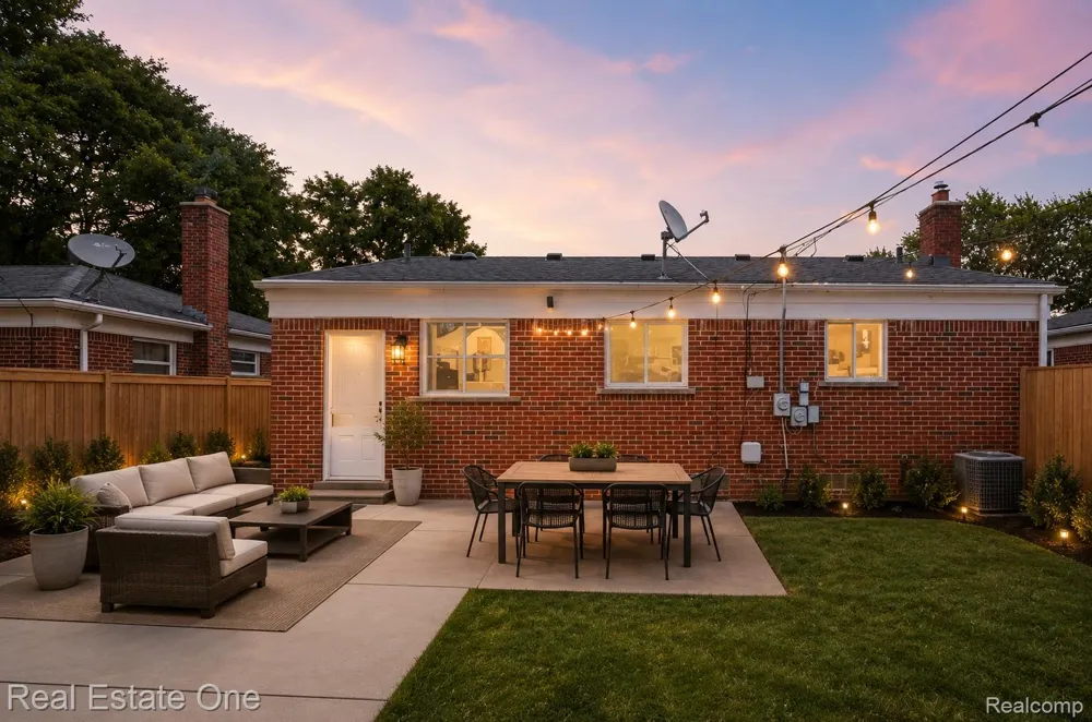 24337 Courtland Avenue Eastpointe City, MI 48021