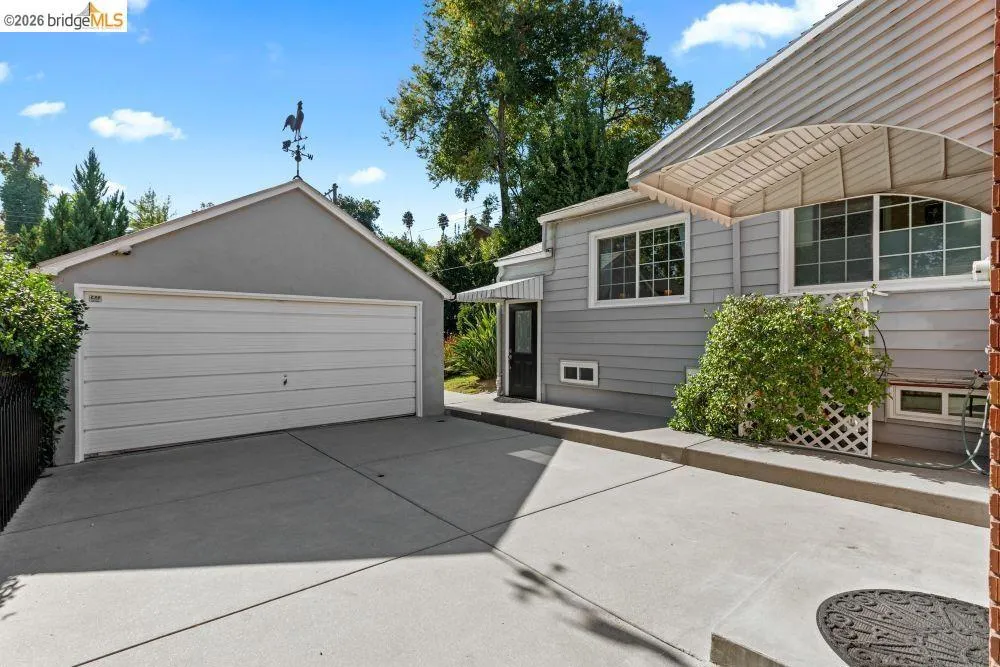 2214 U ST Sacramento, CA 95818