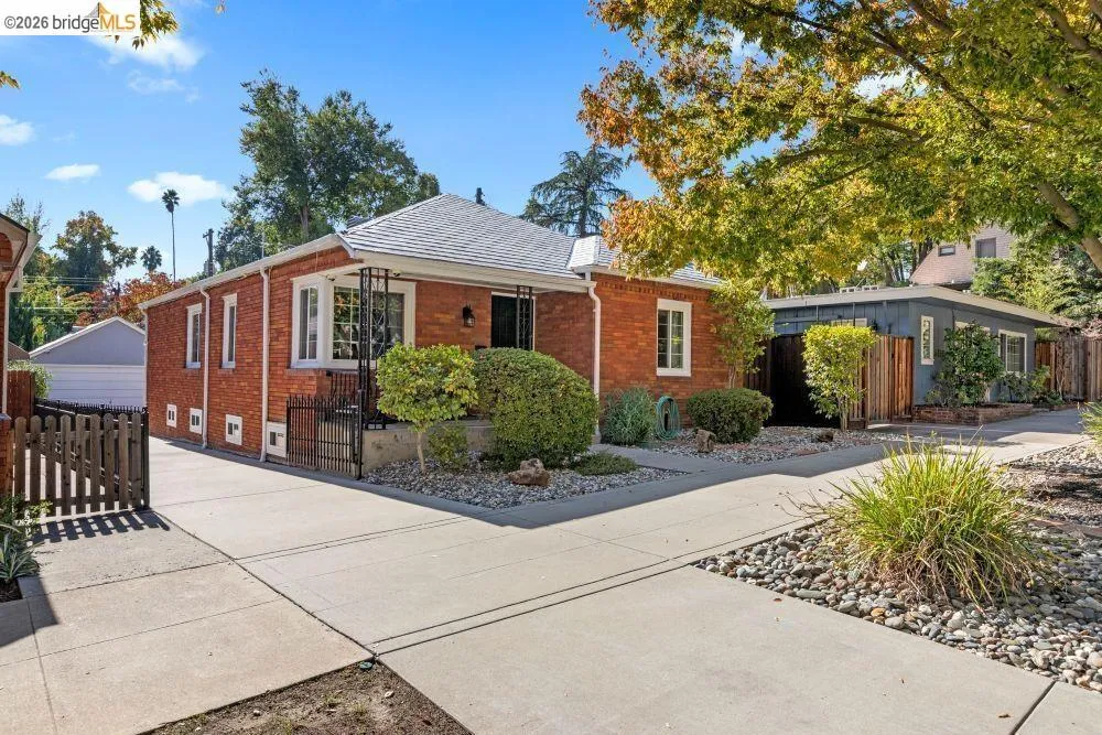 2214 U ST Sacramento, CA 95818
