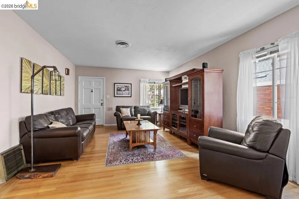 2214 U ST Sacramento, CA 95818