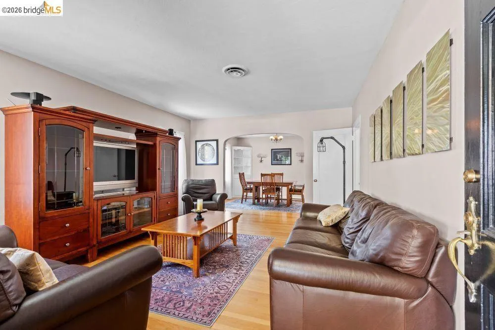 2214 U ST Sacramento, CA 95818