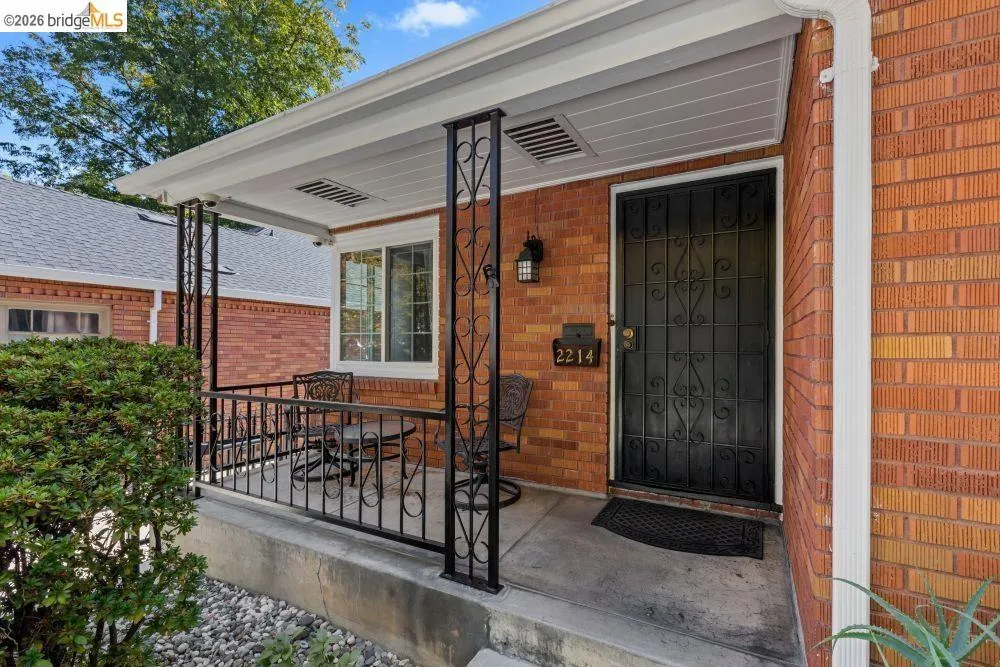 2214 U ST Sacramento, CA 95818