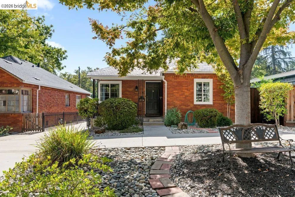 2214 U ST Sacramento, CA 95818