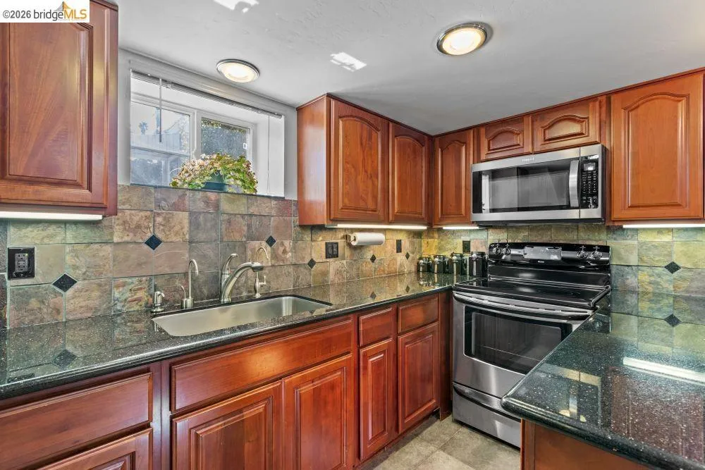 2214 U ST Sacramento, CA 95818