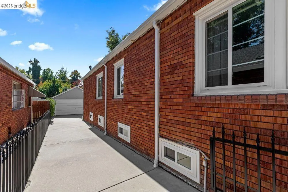 2214 U ST Sacramento, CA 95818