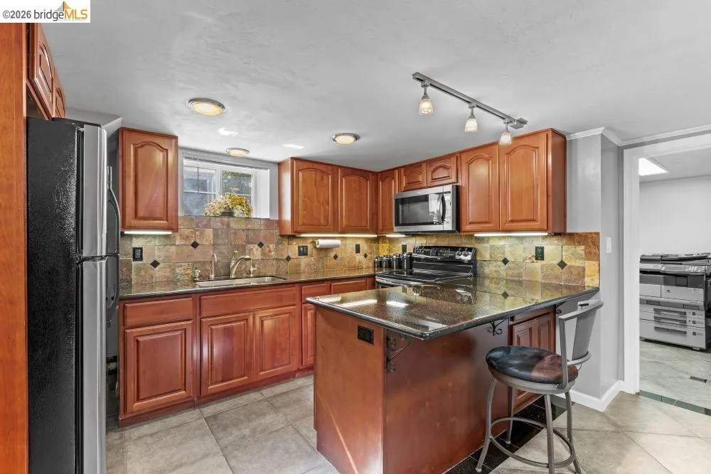 2214 U ST Sacramento, CA 95818