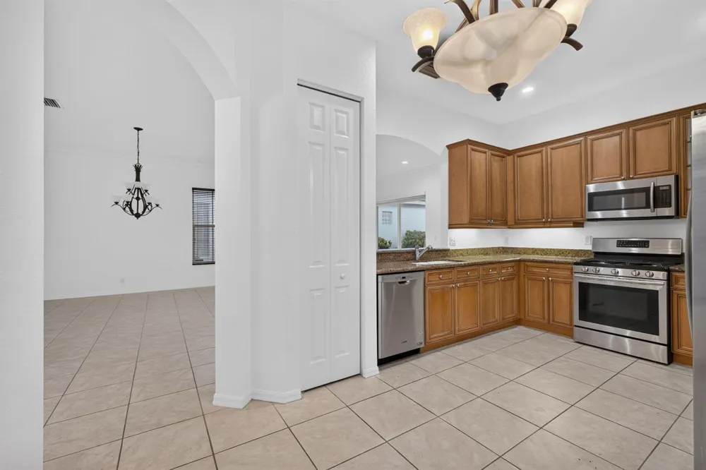 206 ISLE VERDE WAY Palm Beach Gardens, FL 33418