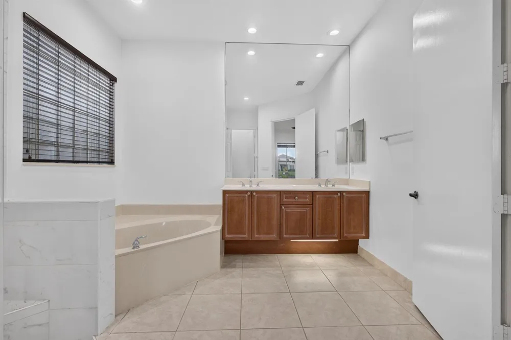 206 ISLE VERDE WAY Palm Beach Gardens, FL 33418