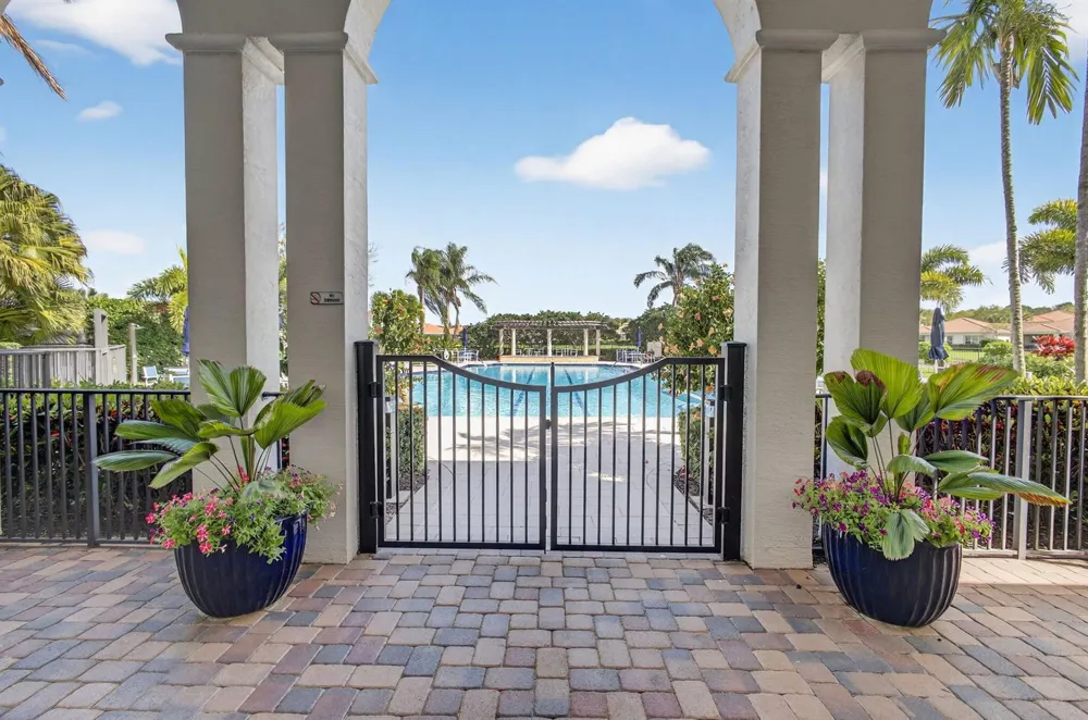 206 ISLE VERDE WAY Palm Beach Gardens, FL 33418