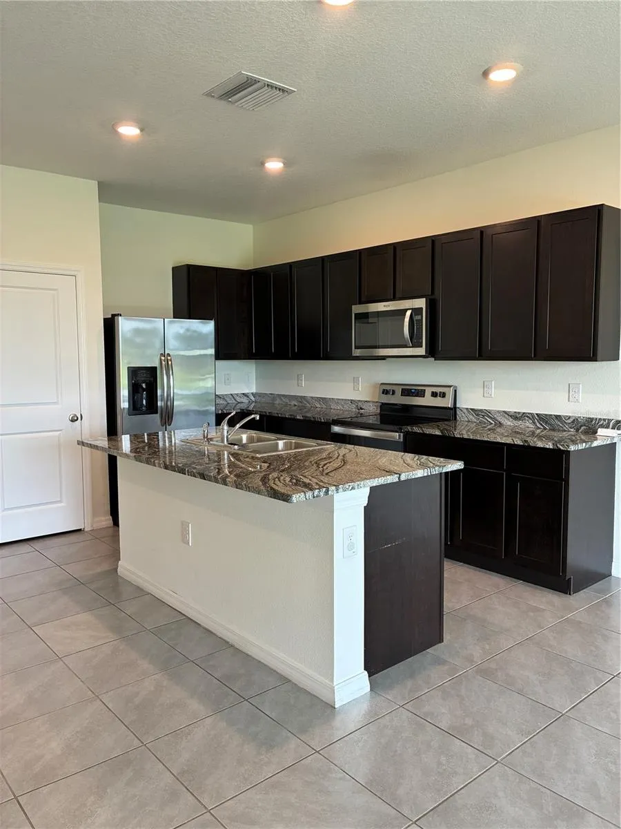 34218 REDWOOD DAWN LANE Wesley Chapel, FL 33543