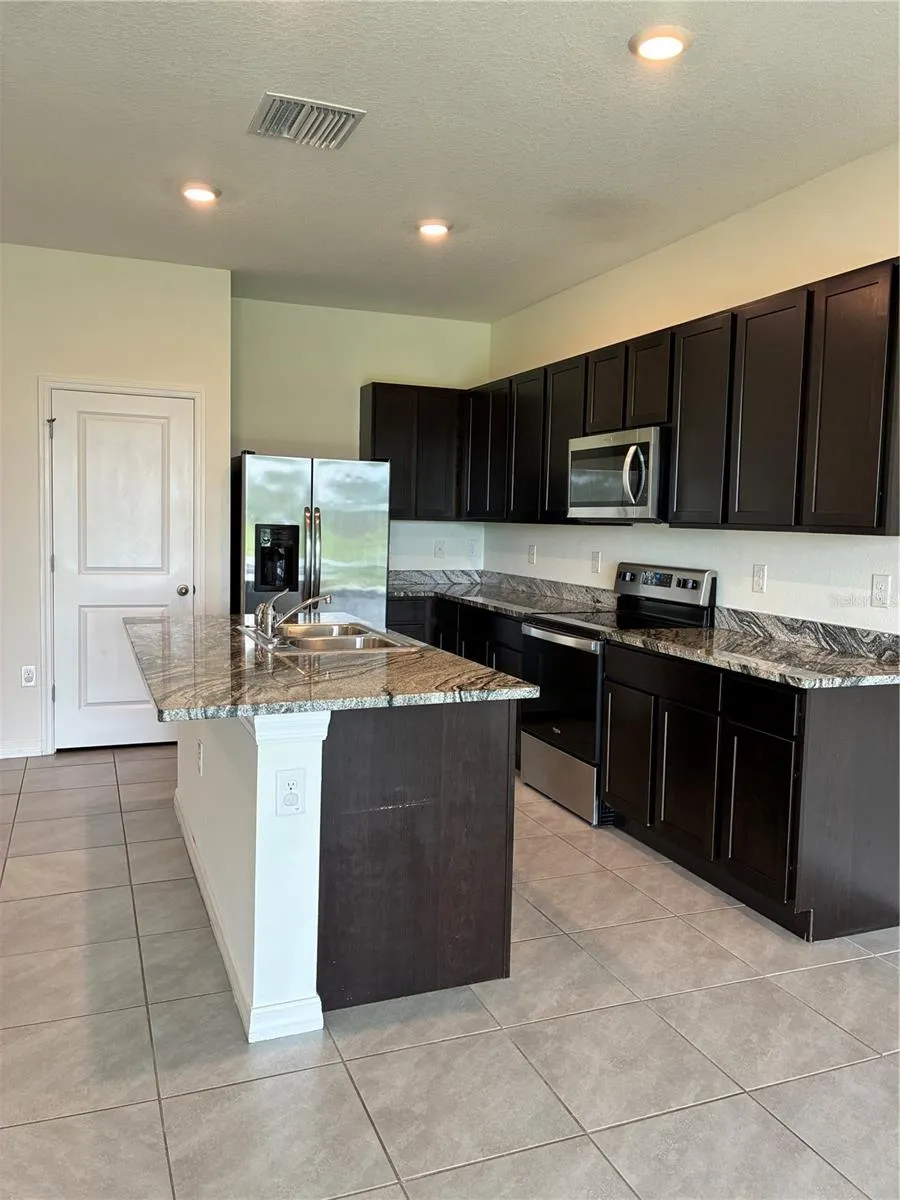 34218 REDWOOD DAWN LANE Wesley Chapel, FL 33543