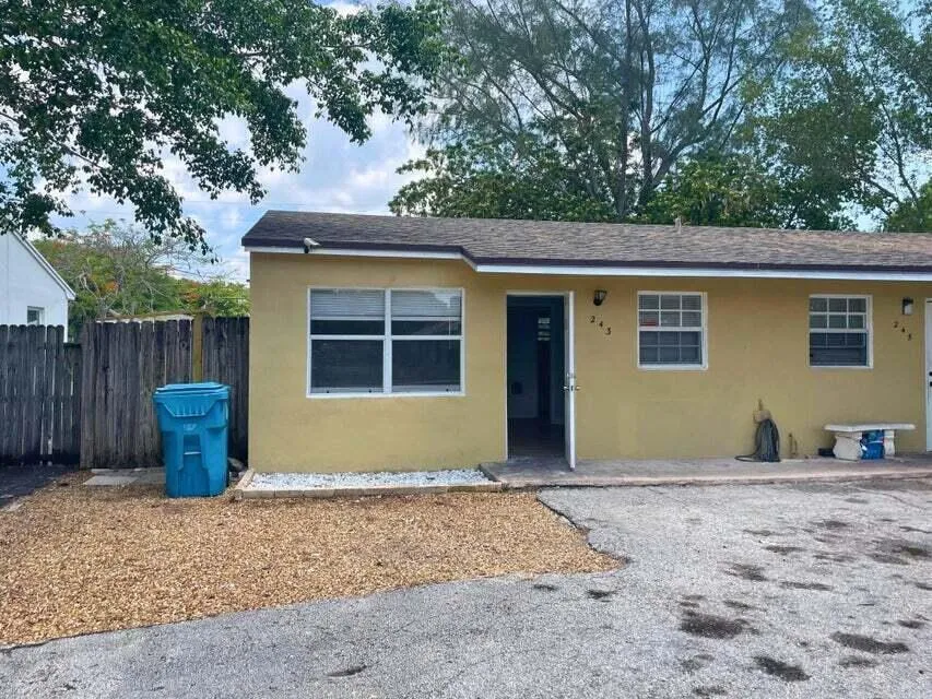 243 SE 25TH AVENUE Boynton Beach, FL 33435