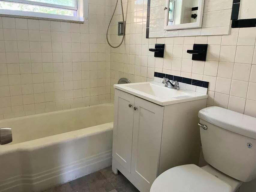243 SE 25TH AVENUE Boynton Beach, FL 33435