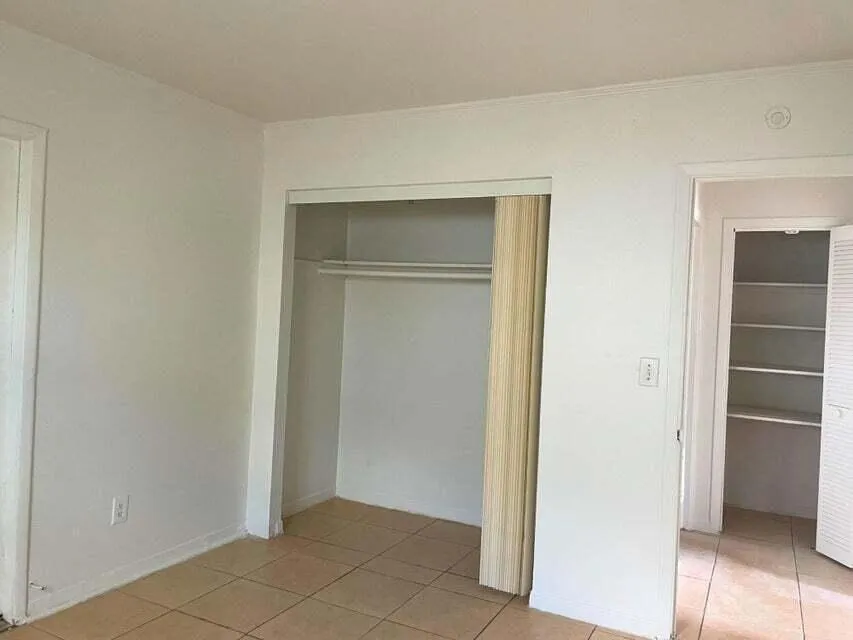 243 SE 25TH AVENUE Boynton Beach, FL 33435
