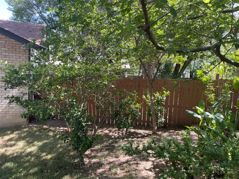 5700 Limerock Hollow Austin, TX 78744