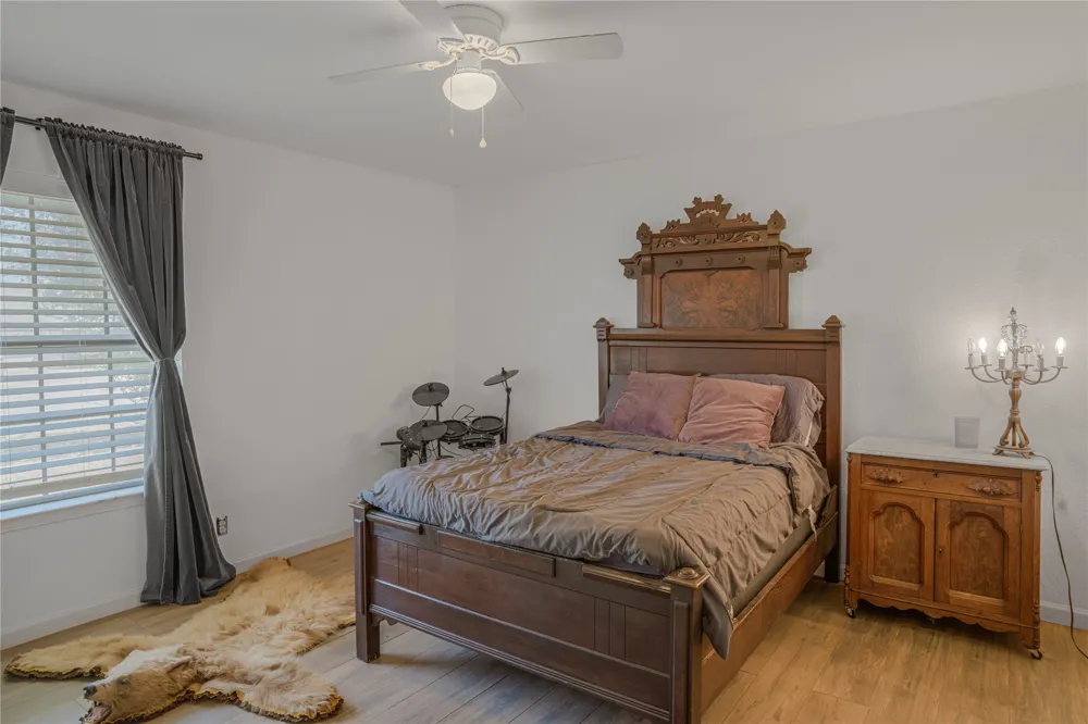 1212 4th Street Granbury, TX 76048