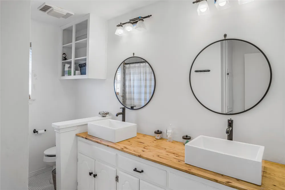 1212 4th Street Granbury, TX 76048