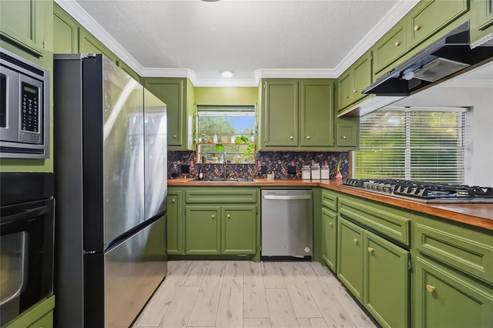 15810 Acapulco Drive Jersey Village, TX 77040