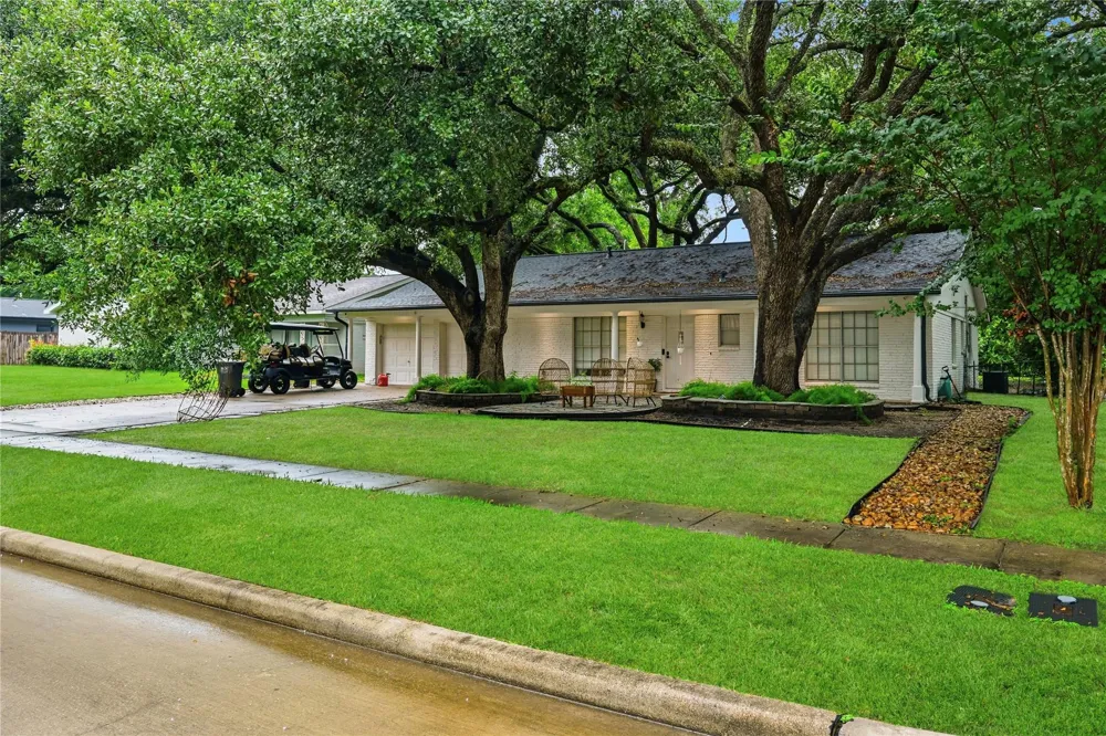 15810 Acapulco Drive Jersey Village, TX 77040