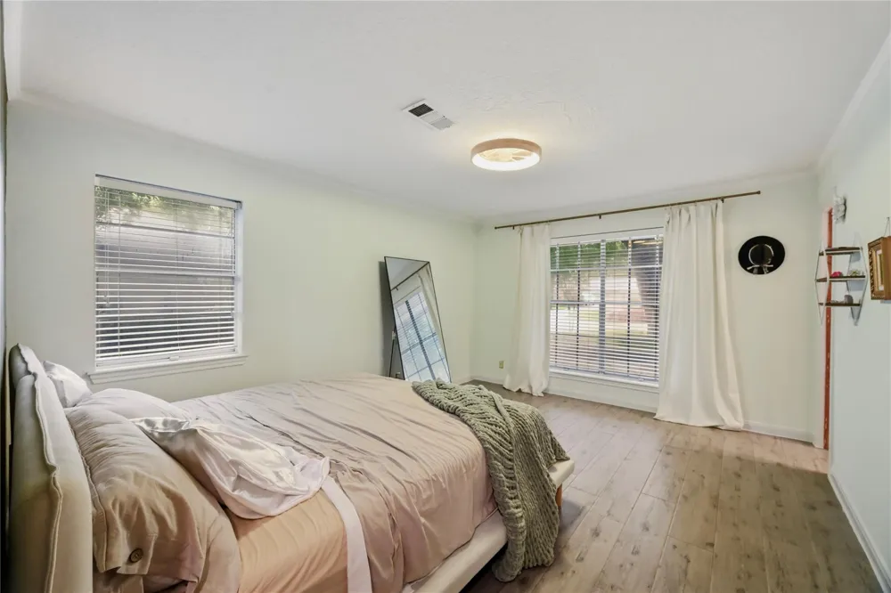 15810 Acapulco Drive Jersey Village, TX 77040
