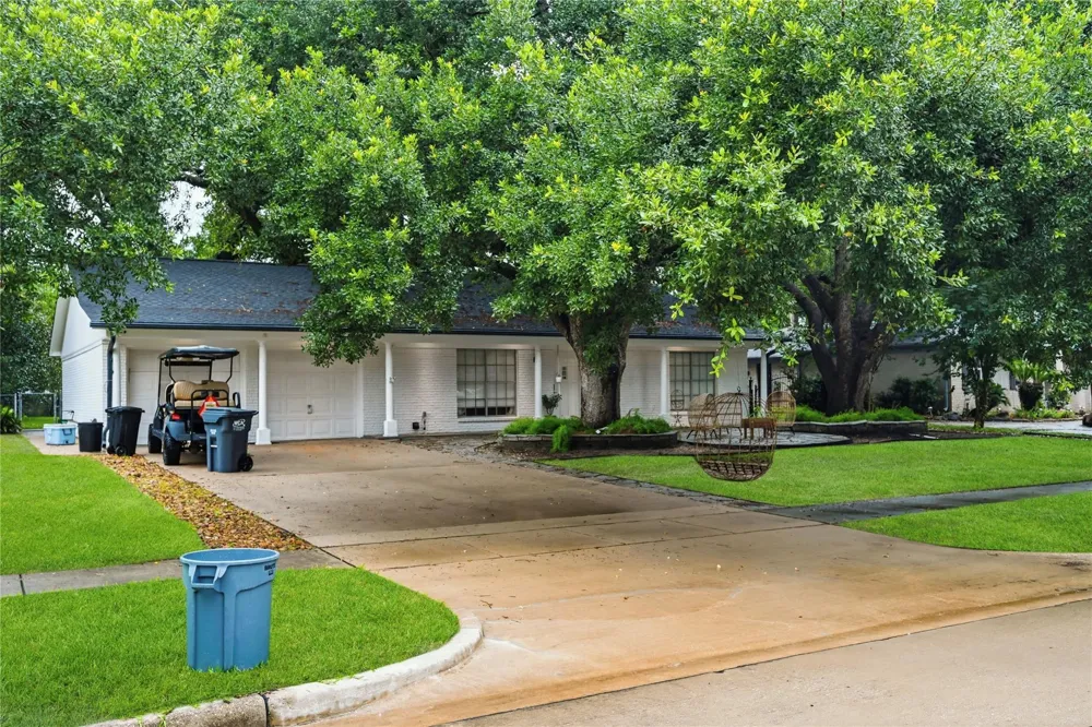 15810 Acapulco Drive Jersey Village, TX 77040