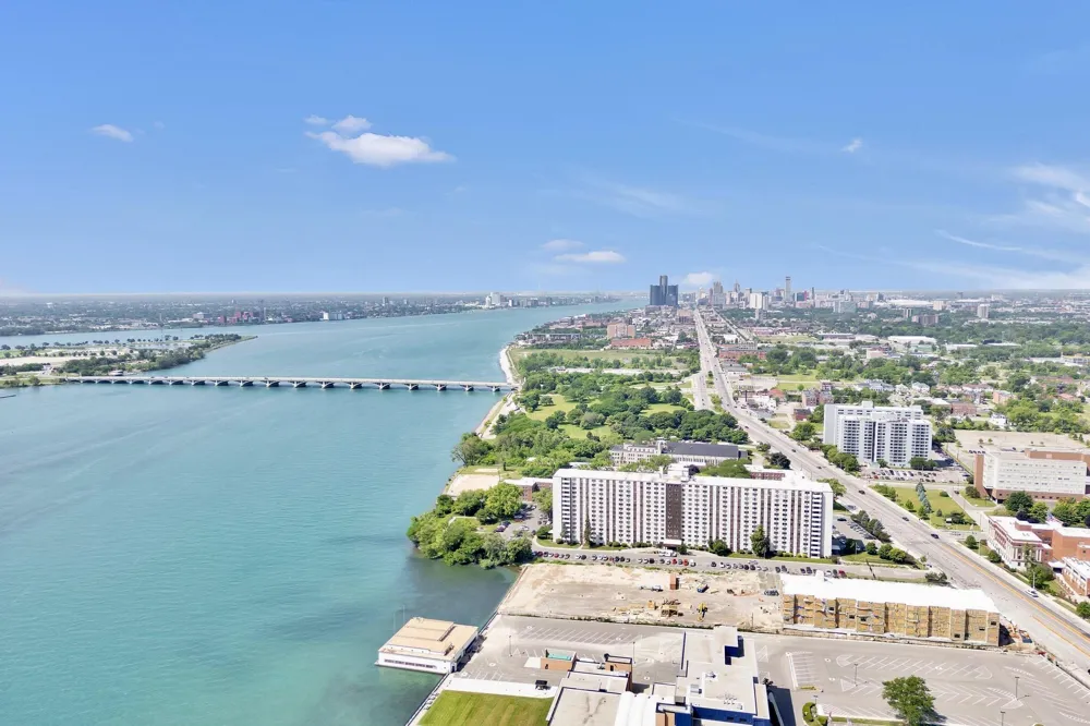 8200 E Jefferson Avenue #610 Detroit, MI 48214