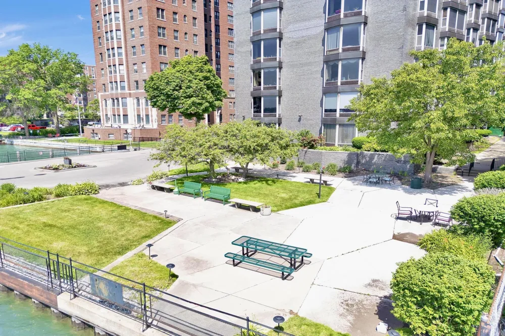 8200 E Jefferson Avenue #610 Detroit, MI 48214