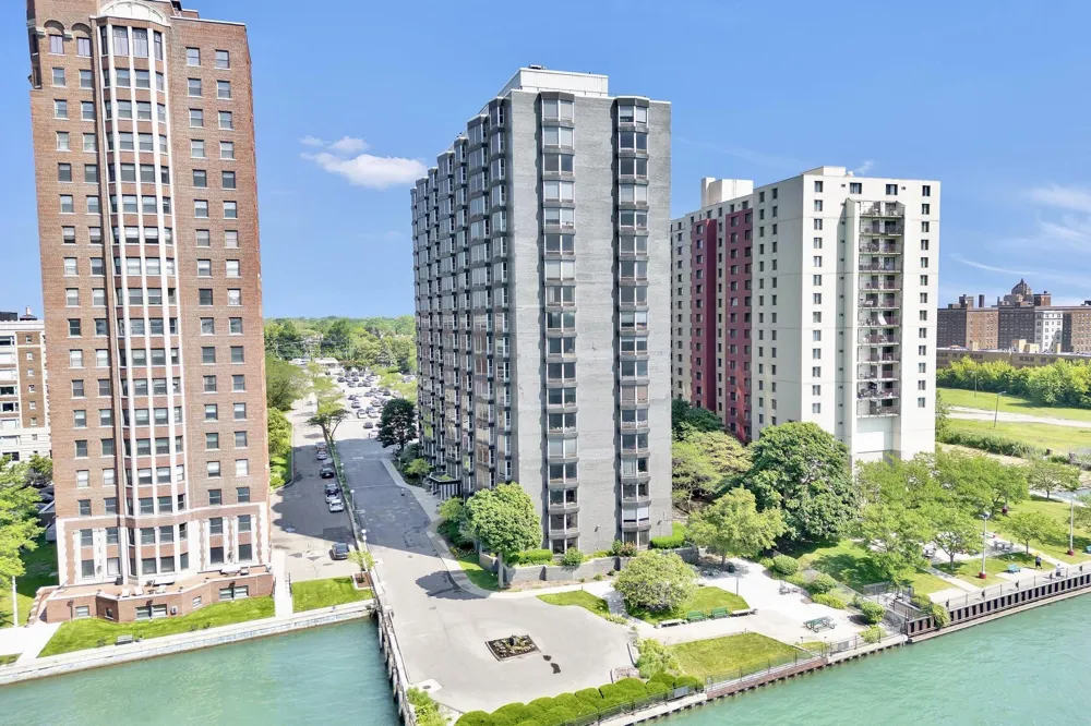 8200 E Jefferson Avenue #610 Detroit, MI 48214