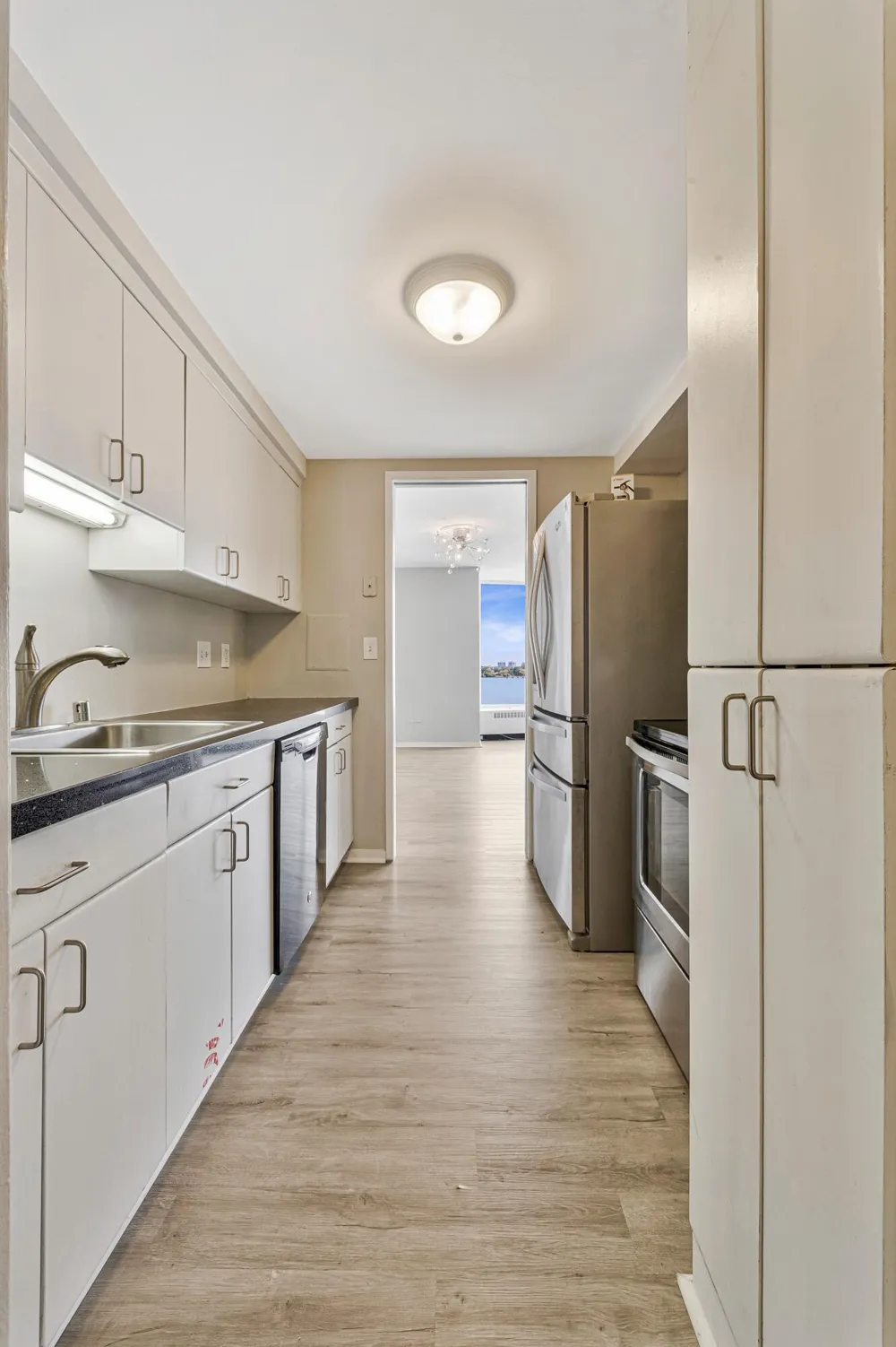 8200 E Jefferson Avenue #610 Detroit, MI 48214