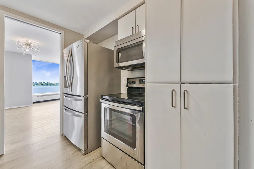 8200 E Jefferson Avenue #610 Detroit, MI 48214