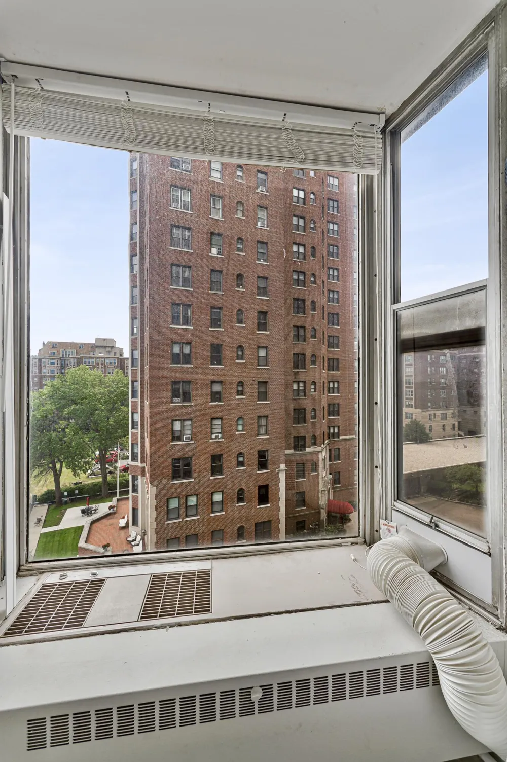 8200 E Jefferson Avenue #610 Detroit, MI 48214