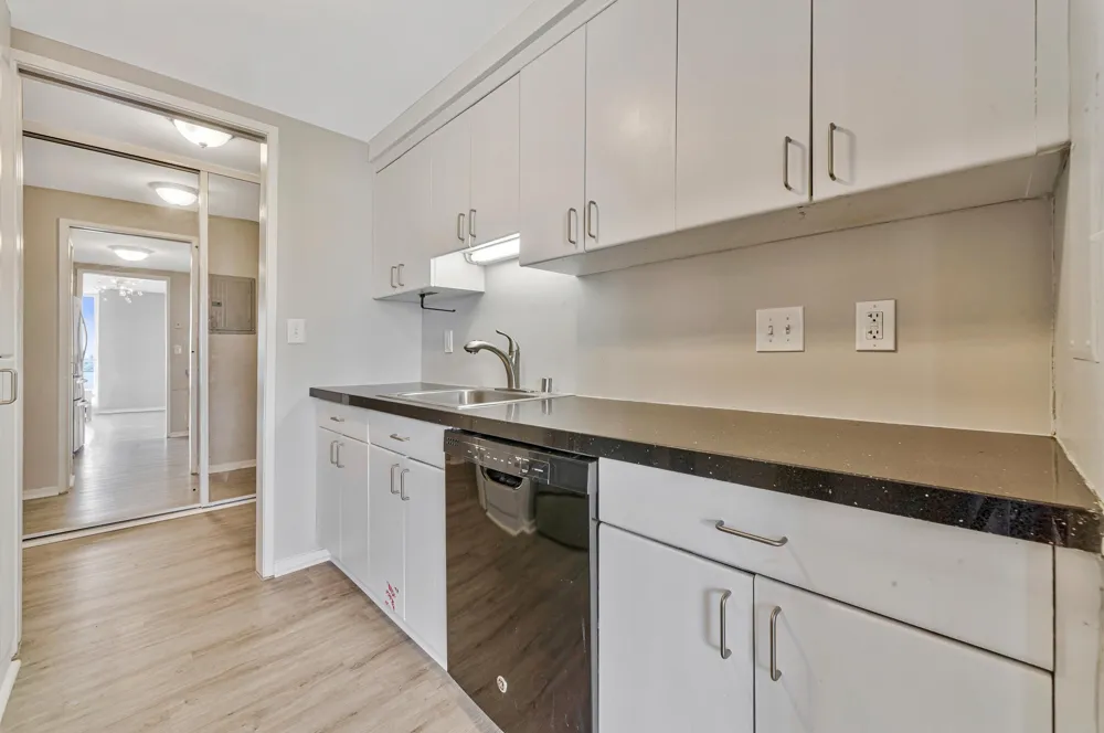 8200 E Jefferson Avenue #610 Detroit, MI 48214