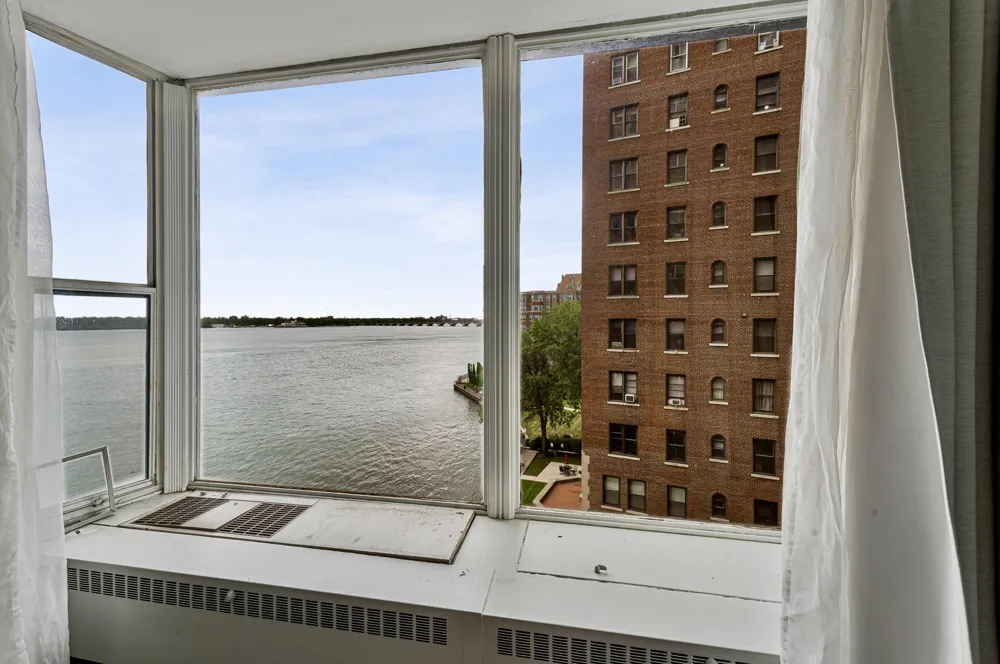 8200 E Jefferson Avenue #610 Detroit, MI 48214