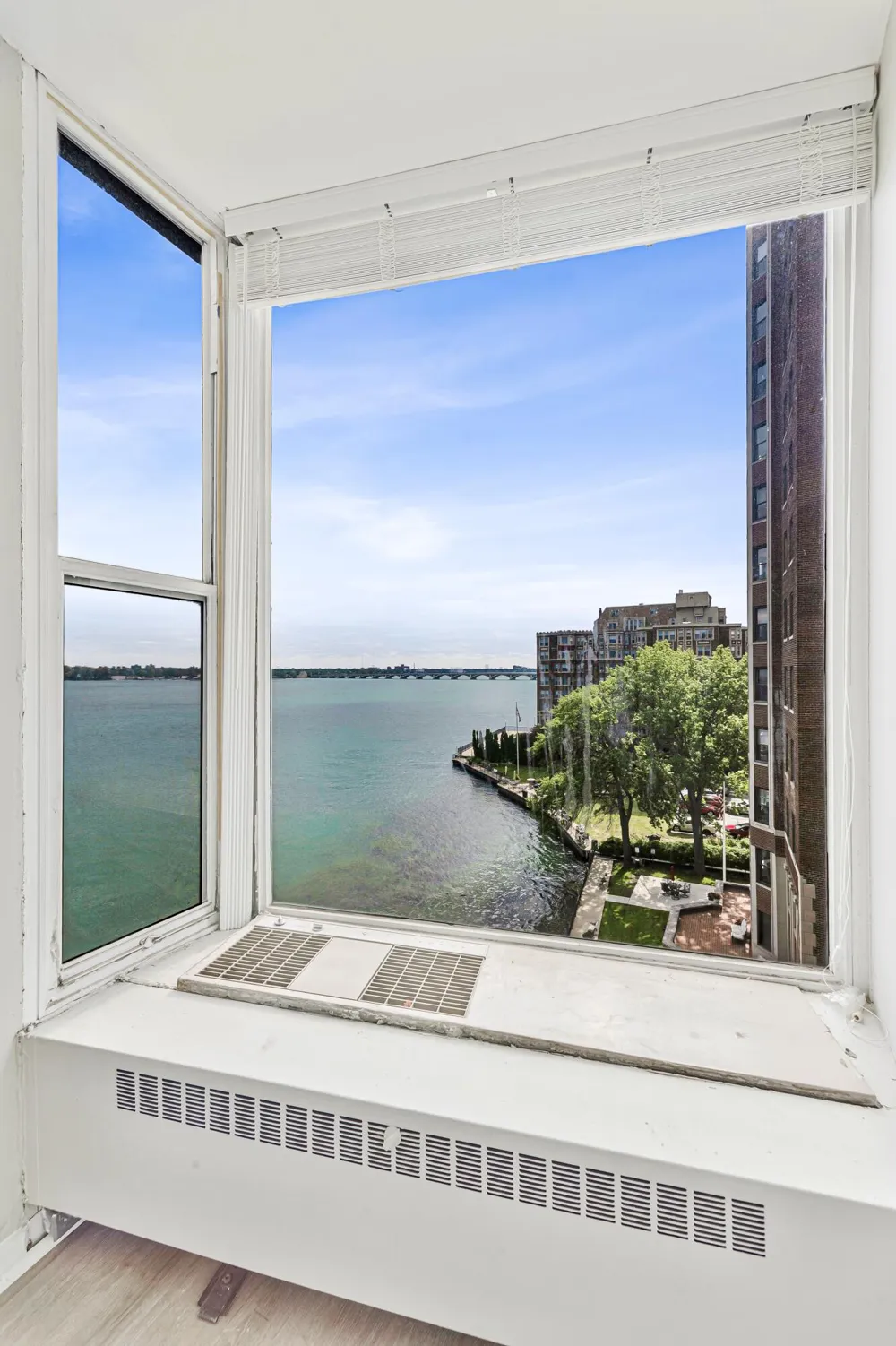 8200 E Jefferson Avenue #610 Detroit, MI 48214