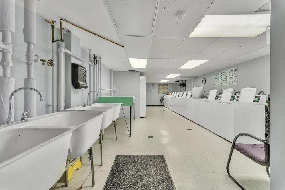 8200 E Jefferson Avenue #610 Detroit, MI 48214