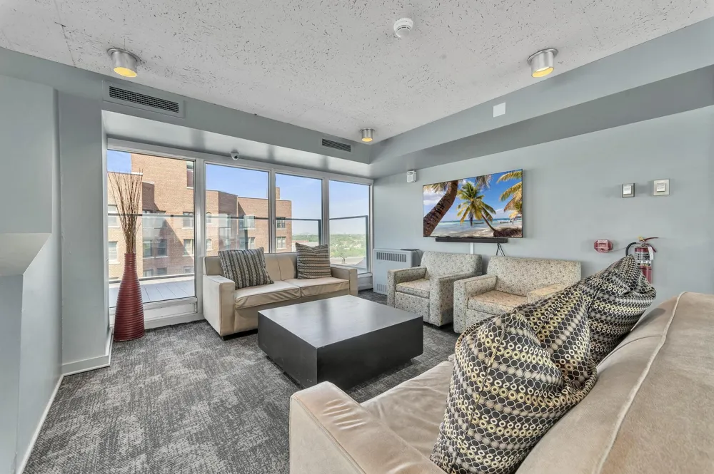 8200 E Jefferson Avenue #610 Detroit, MI 48214