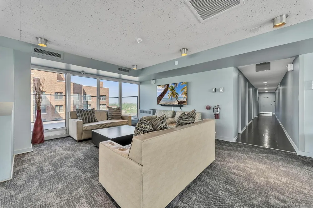 8200 E Jefferson Avenue #610 Detroit, MI 48214
