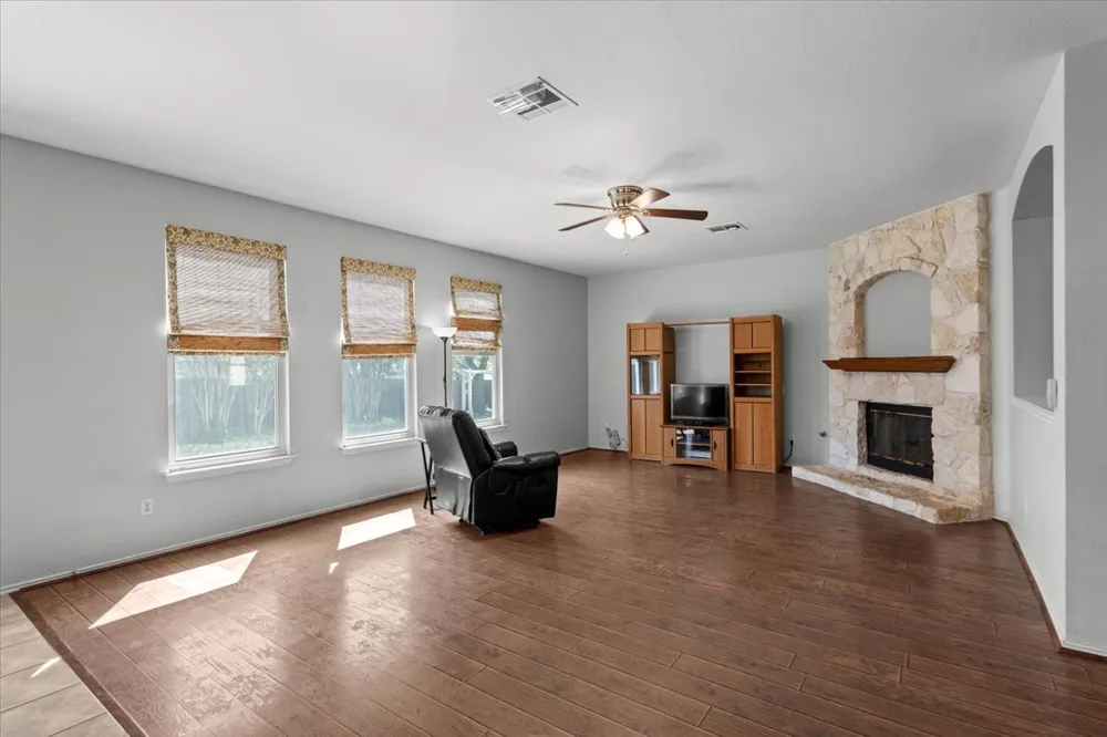 118 Rio Grande Drive Kyle, TX 78640